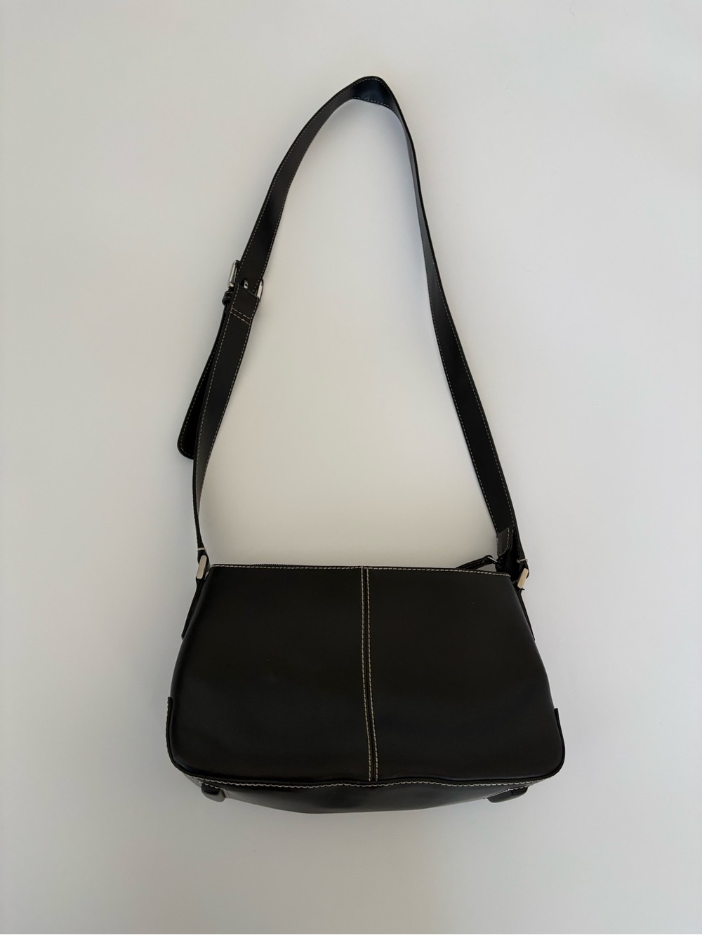 Classic Black Shoulder Bag with Contrast Stitching
